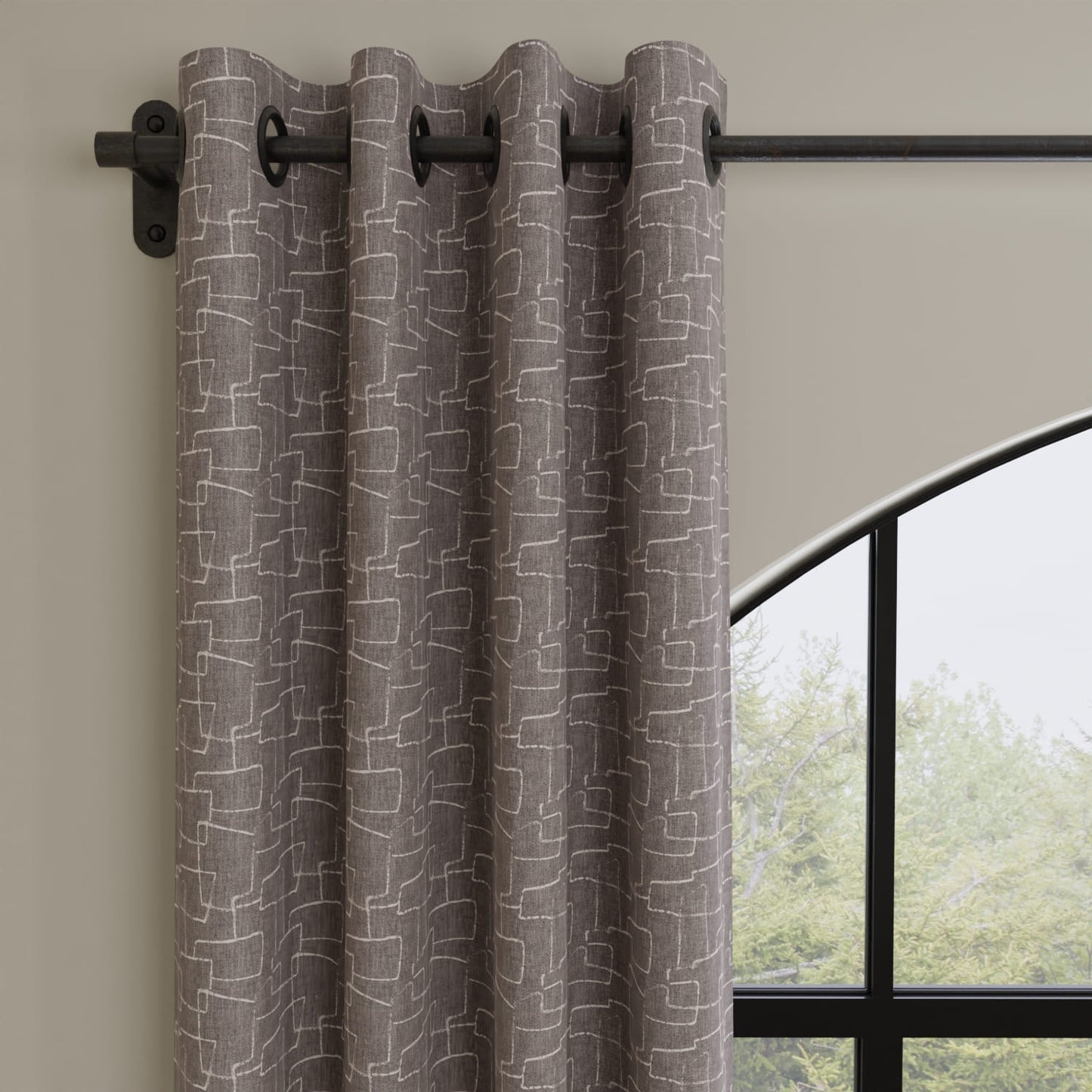 Wayne Iron made up as drapery