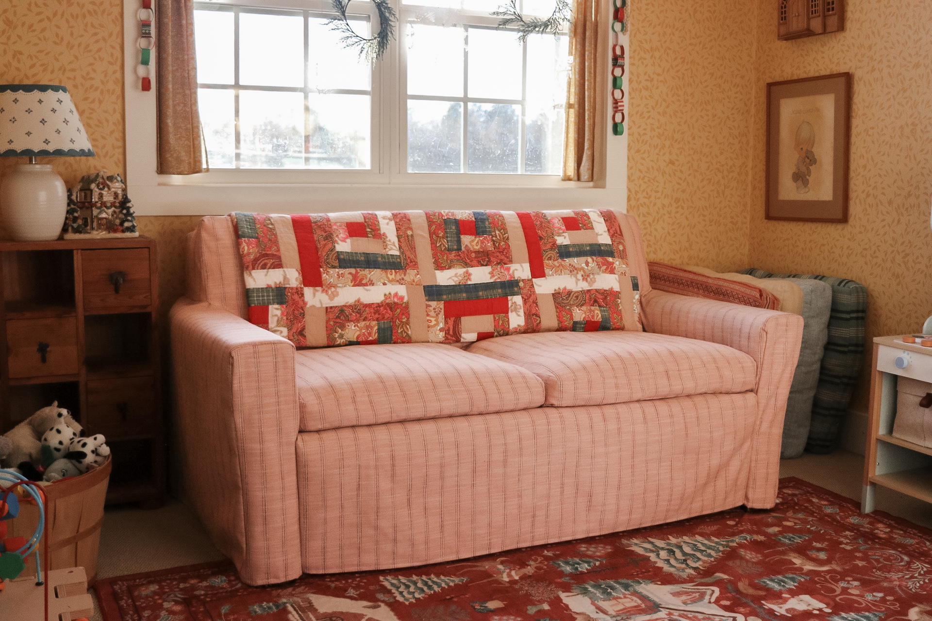 Best Fabrics for Daybeds & Futons