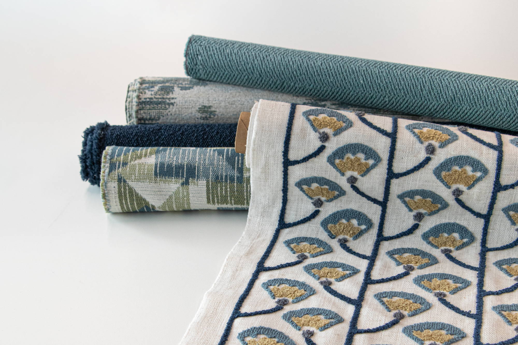 Railroaded vs Not Railroaded Patterns - Folio Fabrics